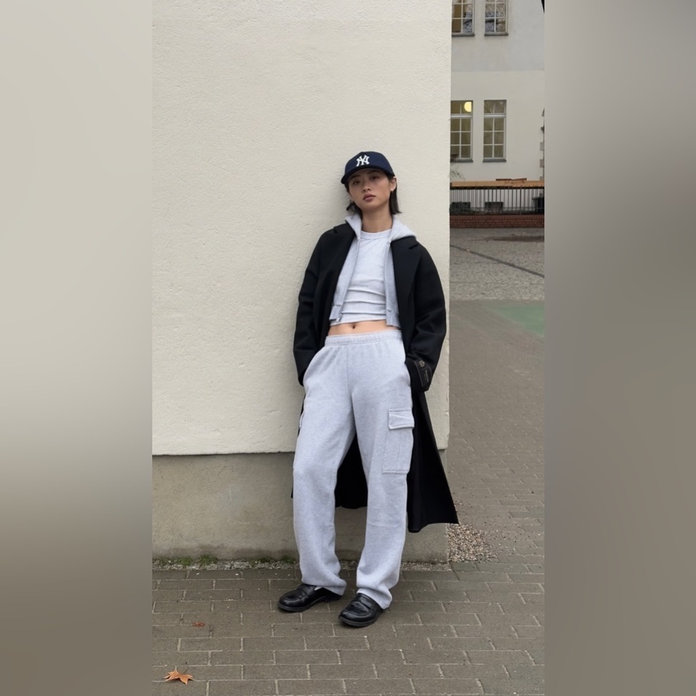 Aritzia TNA Sweatfleece Cozy Fleece Mega Cargo™ Sweatpant - Picture 1 of 8